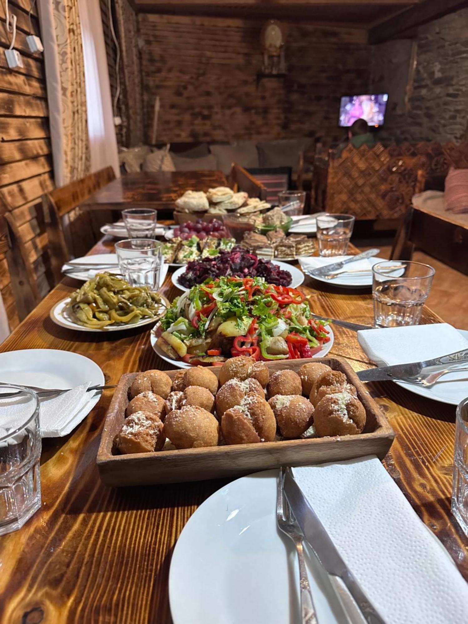 Hotel Old House Ushguli Exterior foto